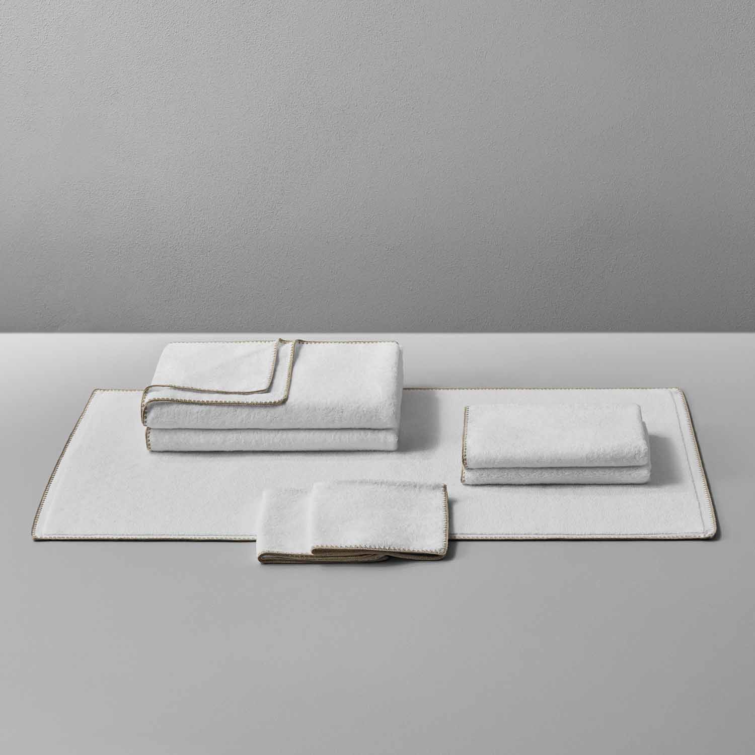 Bordado Towel Sand Trim collection featuring space-saving plush towels, emphasizing water and energy efficiency.