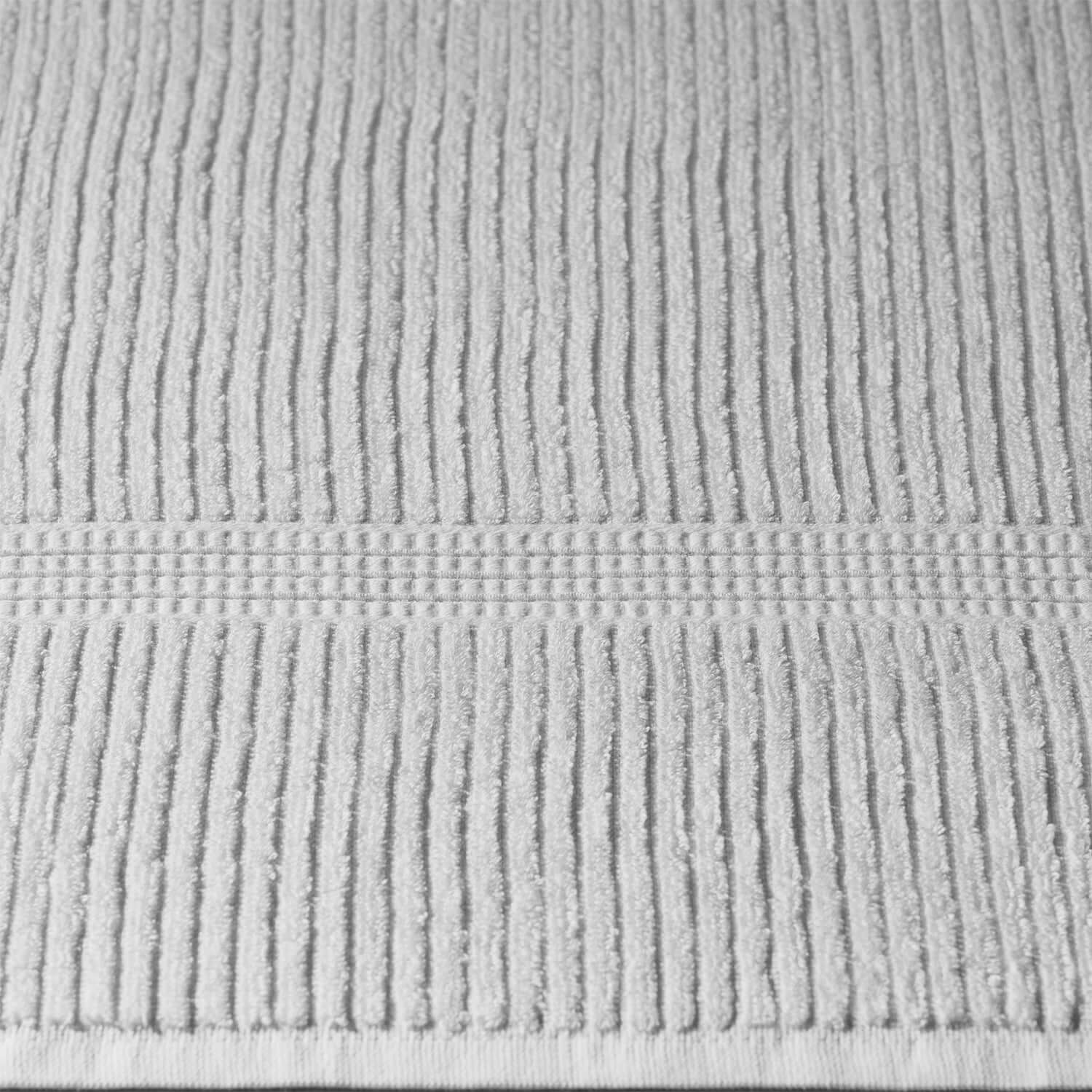 Canelado Bath Bundle featuring a highly absorbent, striped bath mat made from sustainable Brazilian cotton.