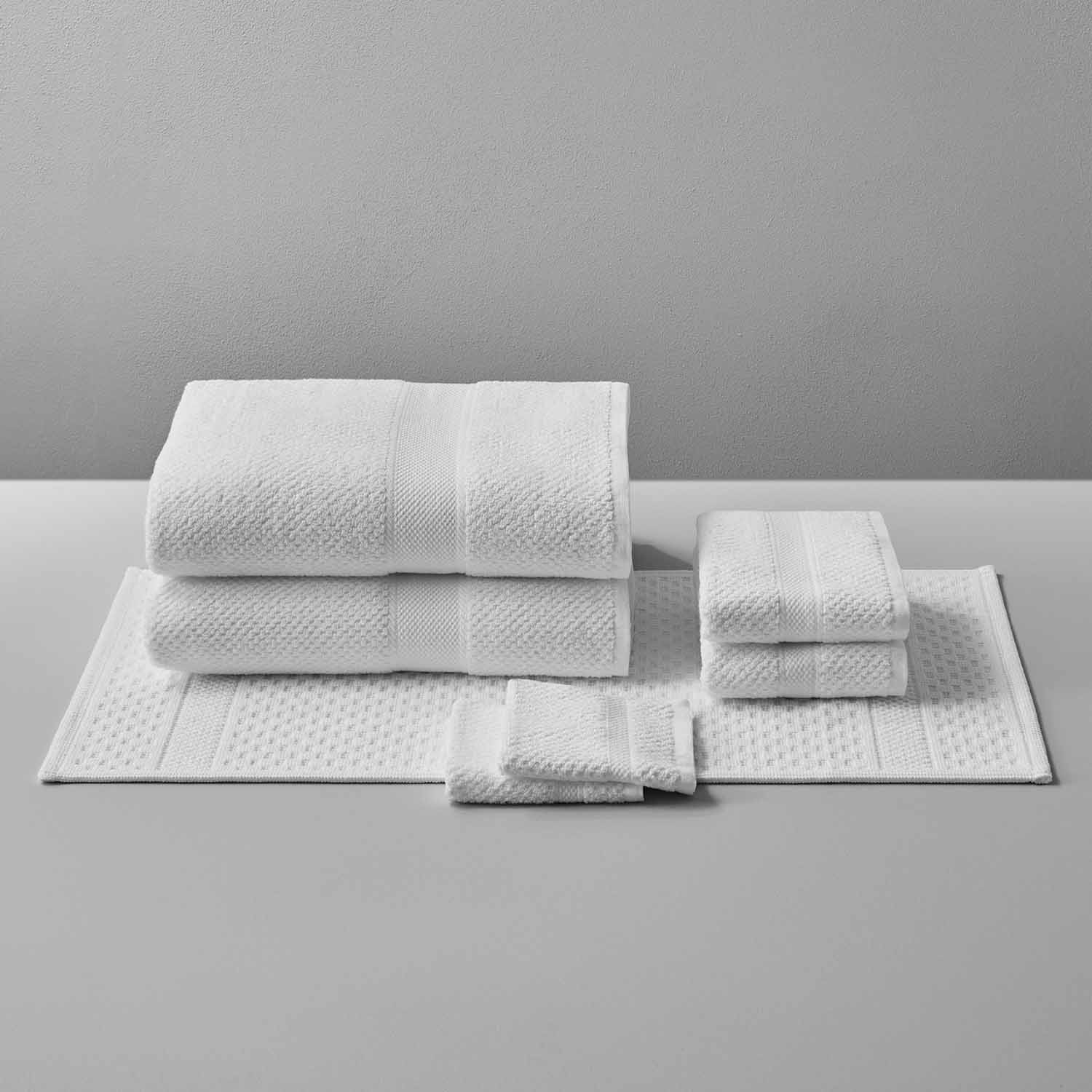 Novotel towels featuring 100% long-fibre Brazilian cotton in white, showcasing luxury design and performance.
