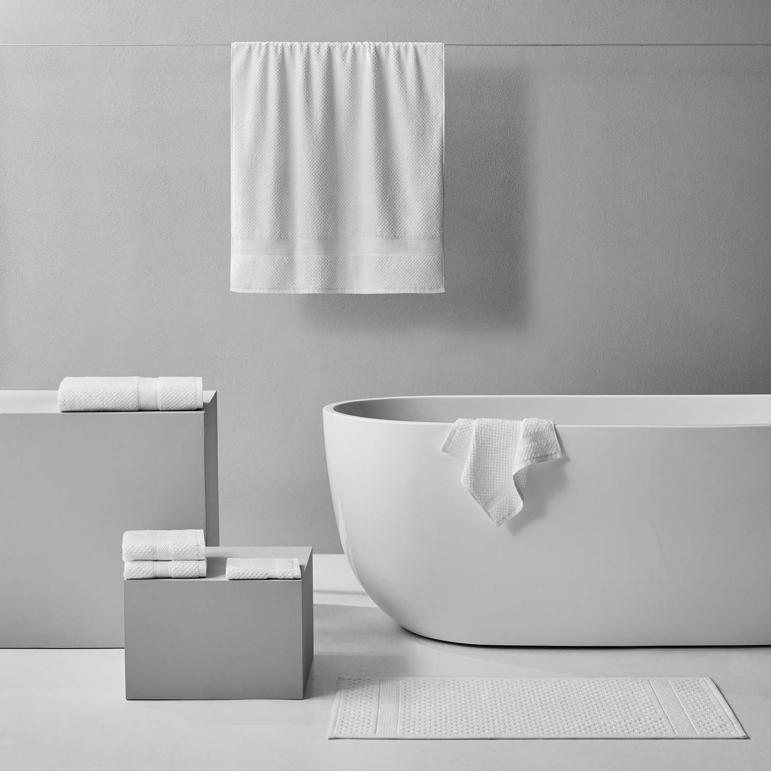 Elegant bathroom featuring Novotel towels, showcasing sporty luxury and sustainable Brazilian cotton construction.