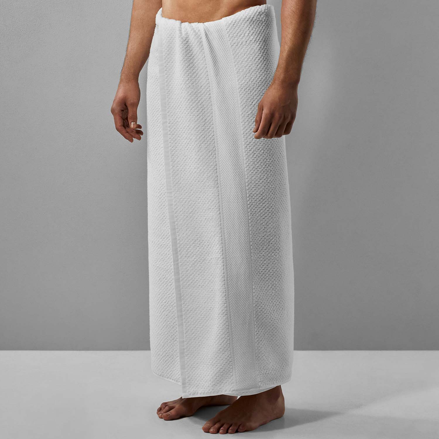 Novotel Towel draped on a person, showcasing sporty luxury and 100% long-fibre Brazilian cotton for ultimate performance.