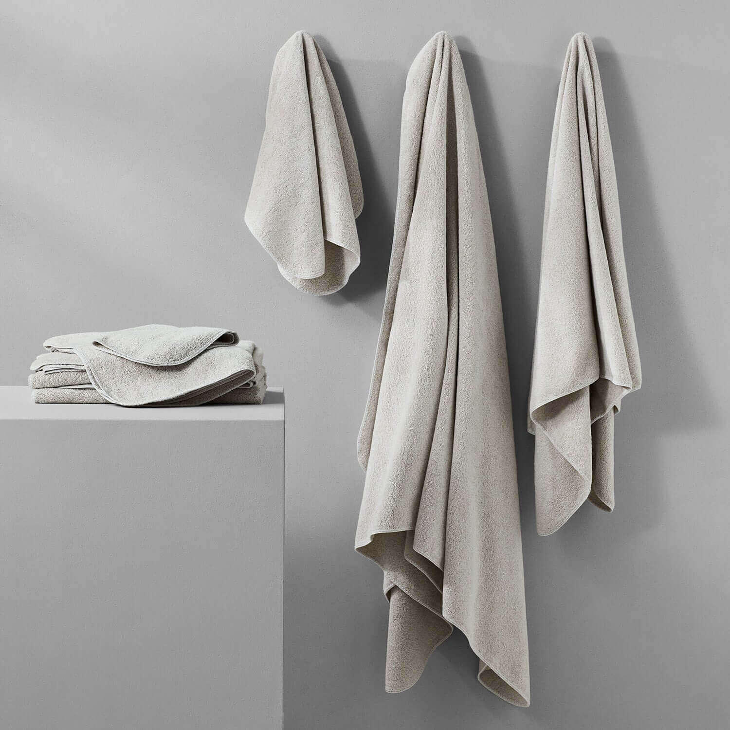 Tuxedo Towel Sand in Millennial Grey, showcasing vibrant hues and chic design for stylish decor.
