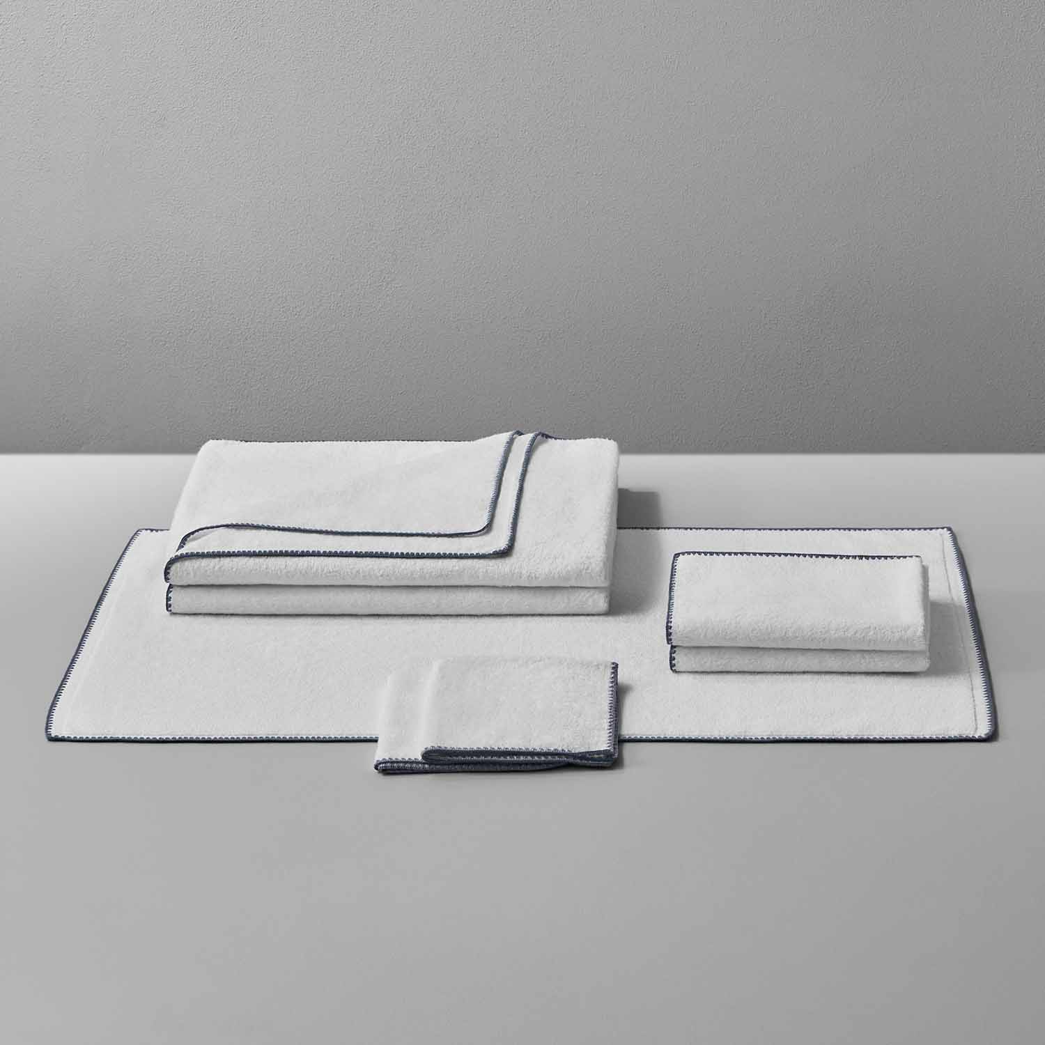 Bordado Towel Grey Trim