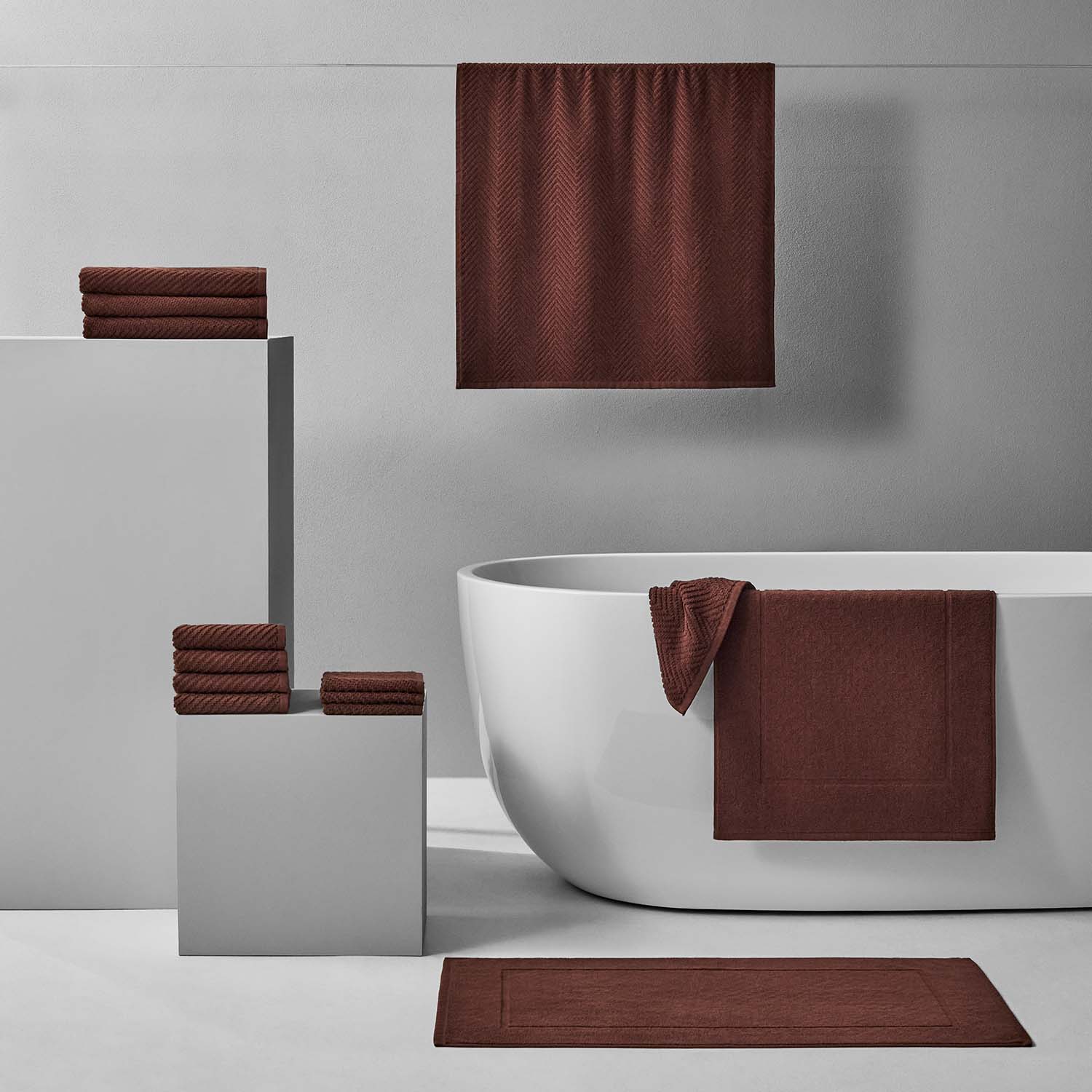 Elegant Treatment Bath Bundle Bruno featuring warm earthen tones and soft textures for relaxation.